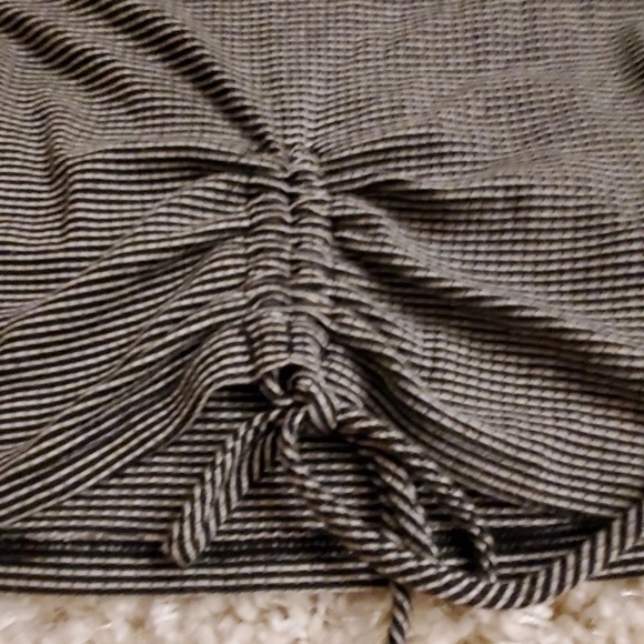 Mind code crop top with tie in front - Picture 3 of 6